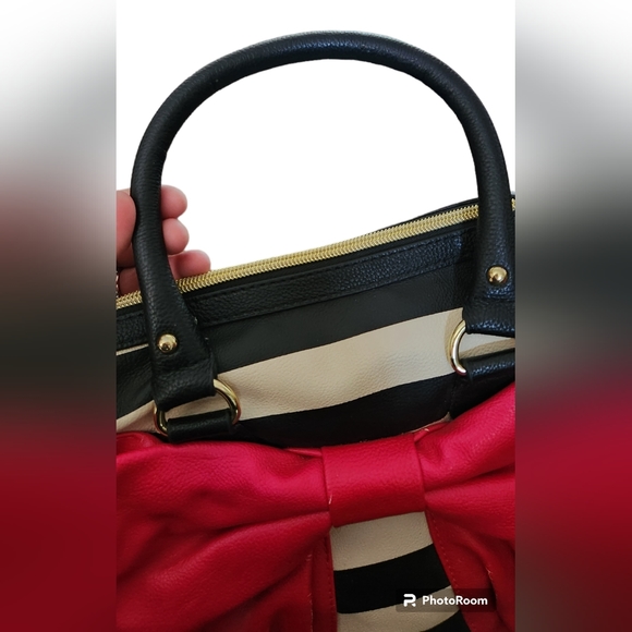 Y2K Betsey Johnson Off White & Black Striped Purse with Oversized Pink Bow - Picture 10 of 16